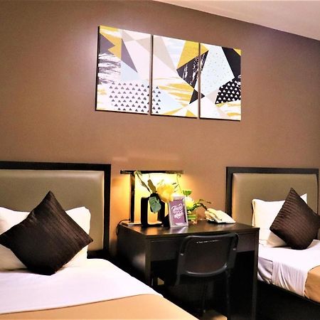 The Studio 18 Residences Манила Экстерьер фото